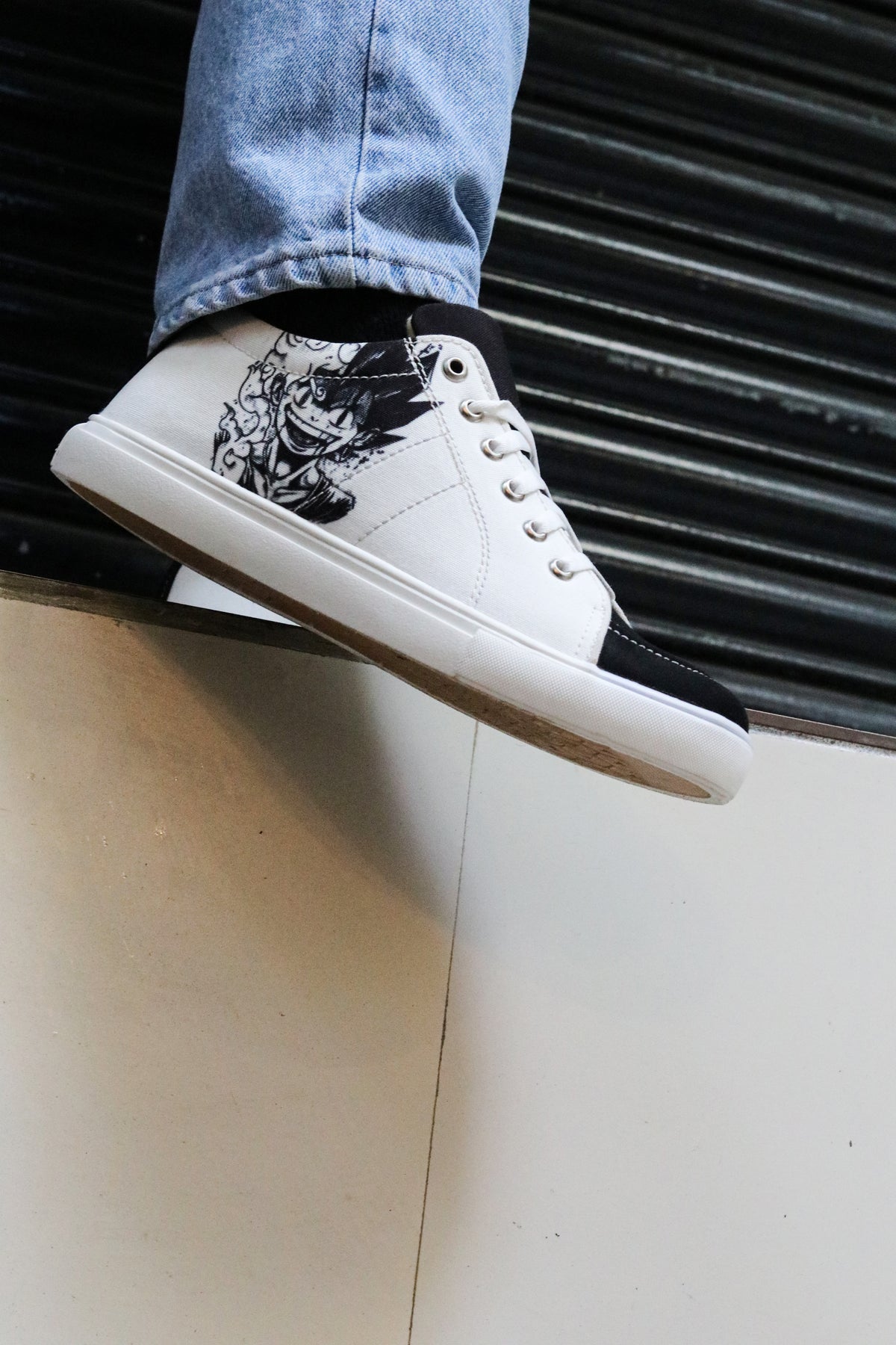 Wicked - Men's Low-Top Suede Canvas Sneaker