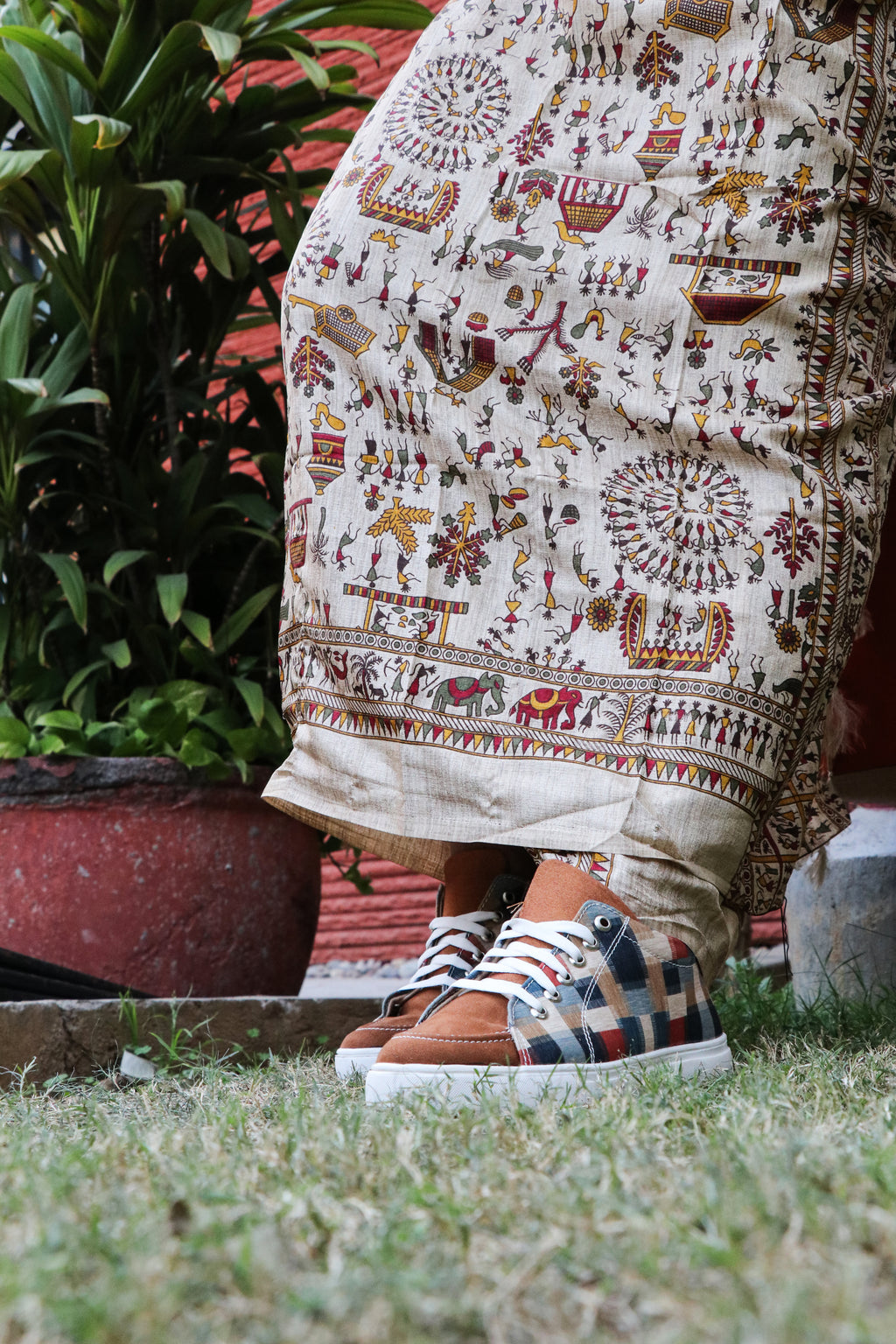 Colorful Checks - Men's Low-Top Suede Canvas Sneaker
